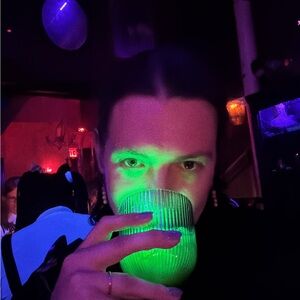 Meet your Posher, Lorin